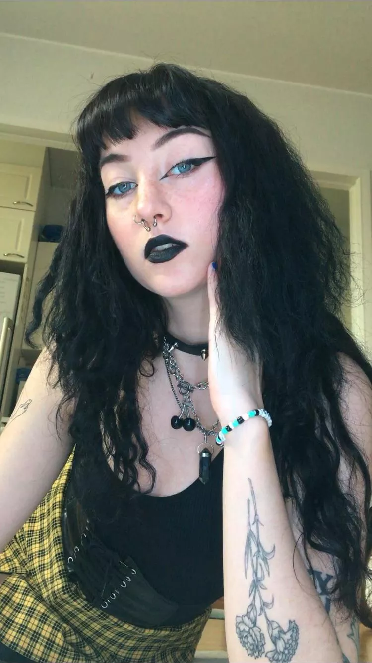 Do yall like black lipstick?