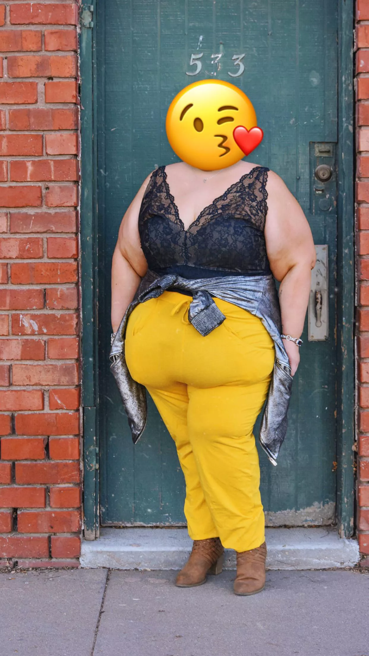 Do y’all like my soft tummy and arms? It’s taken me a long time to love them back 🥲