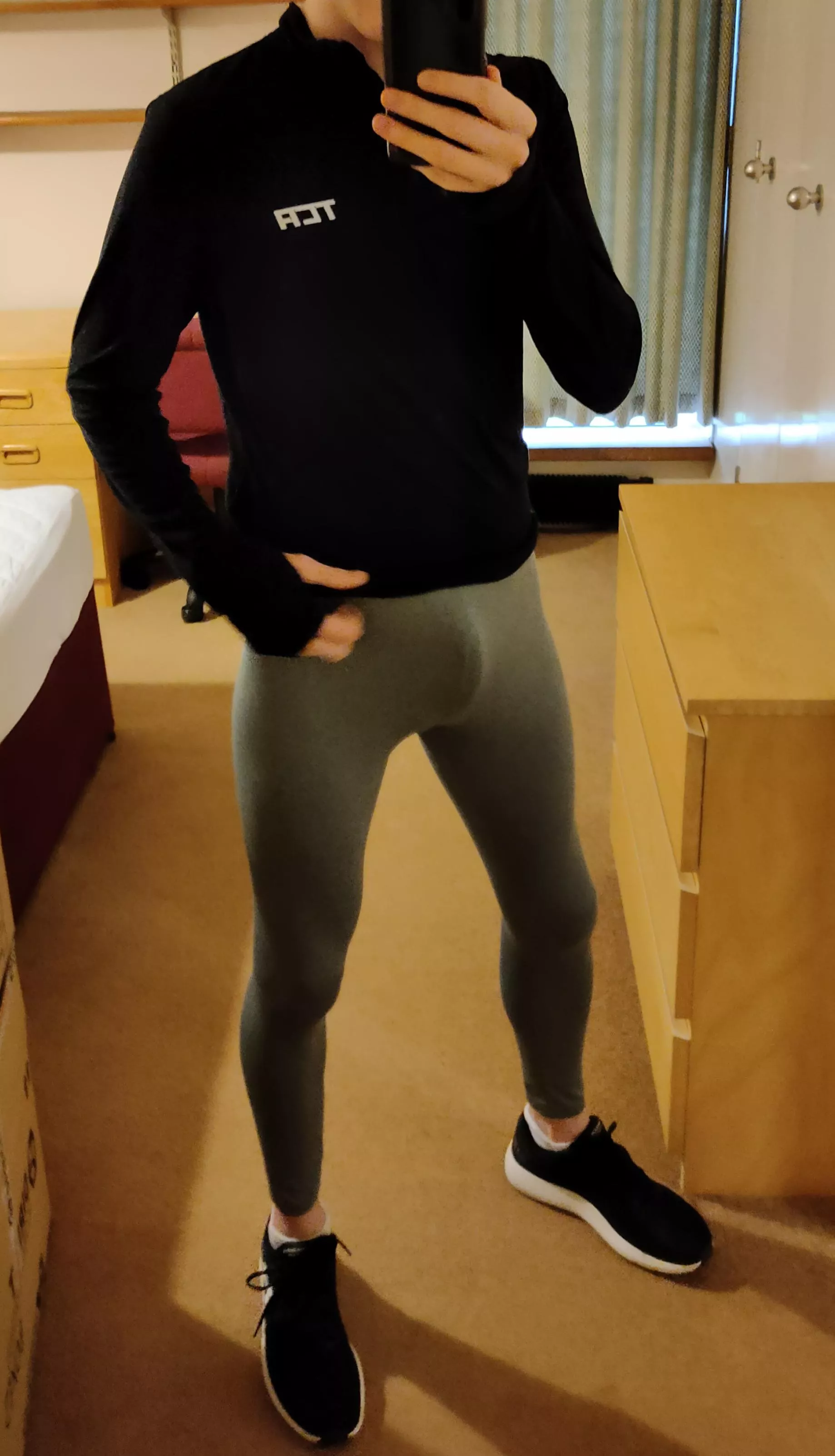 Do y'all like twinks in running tights?