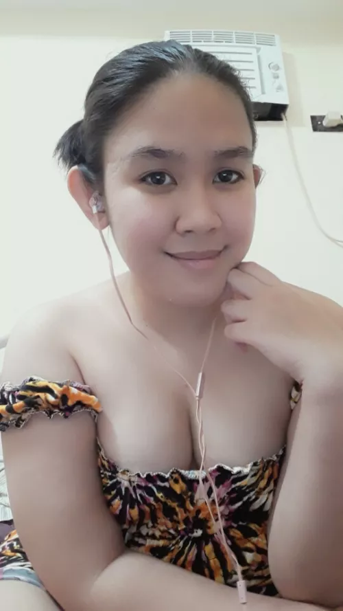 Do you also listen to music while you work?