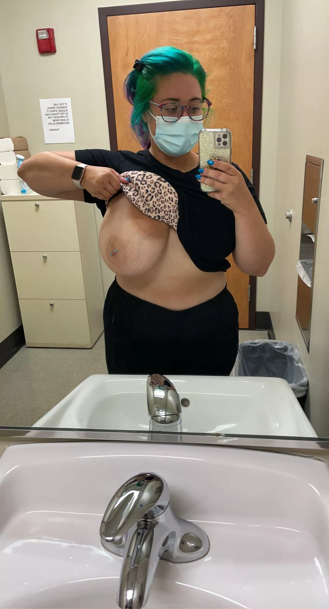 Do you guys like milf mamas in scrubs? 💓