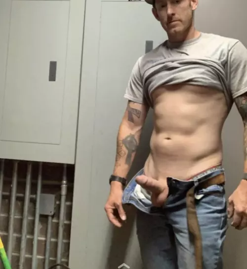 Do you ladies like a guy who can work with his hands. Shoot me a message and let me know
