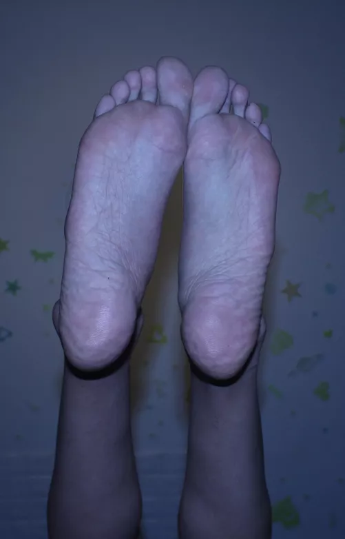 do you like big feet? 🤭