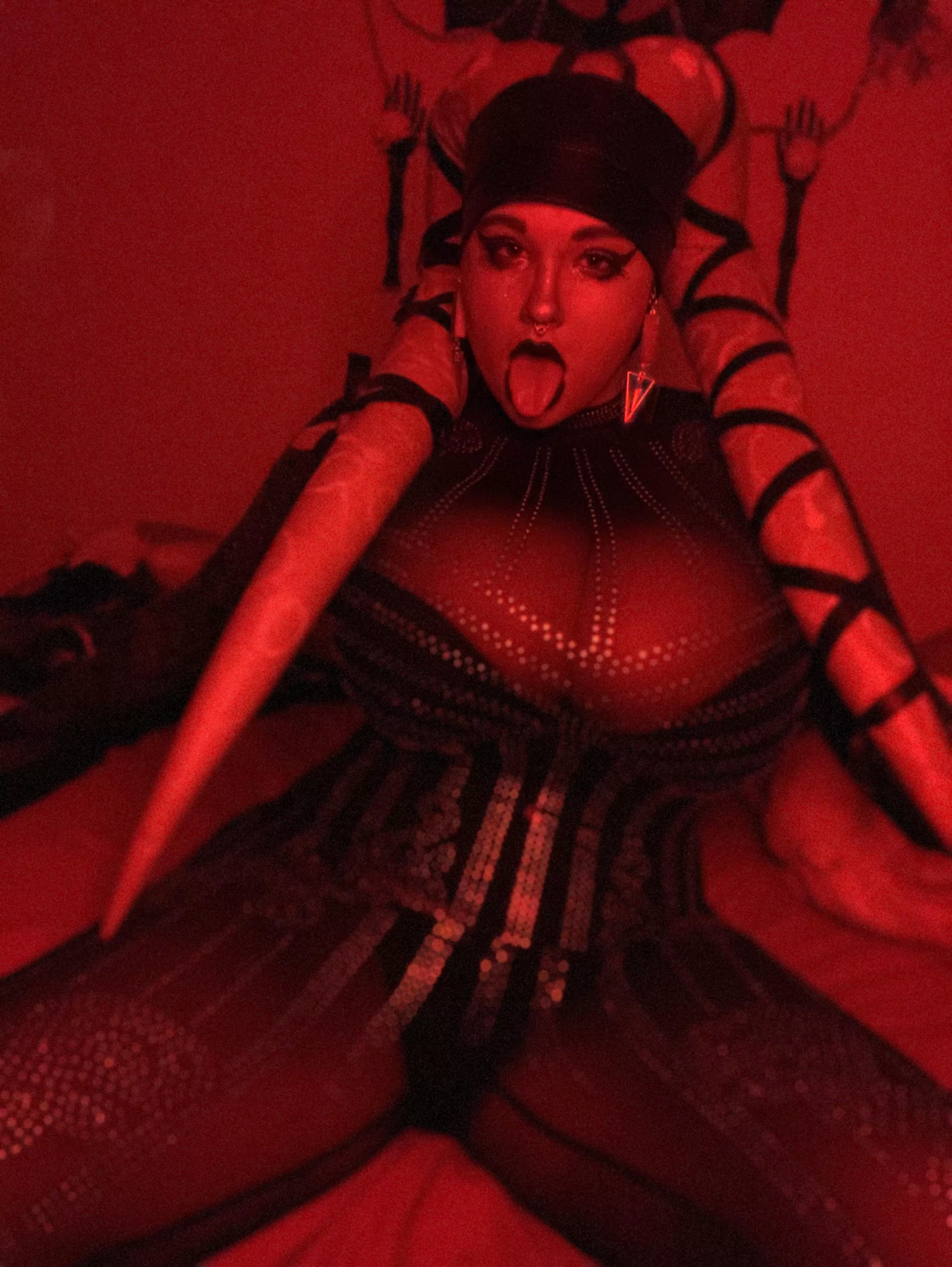 Do you like busty Twi’leks (Peony Felicity)