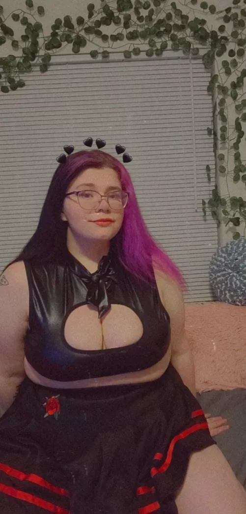 Do you like curvy goth girls?