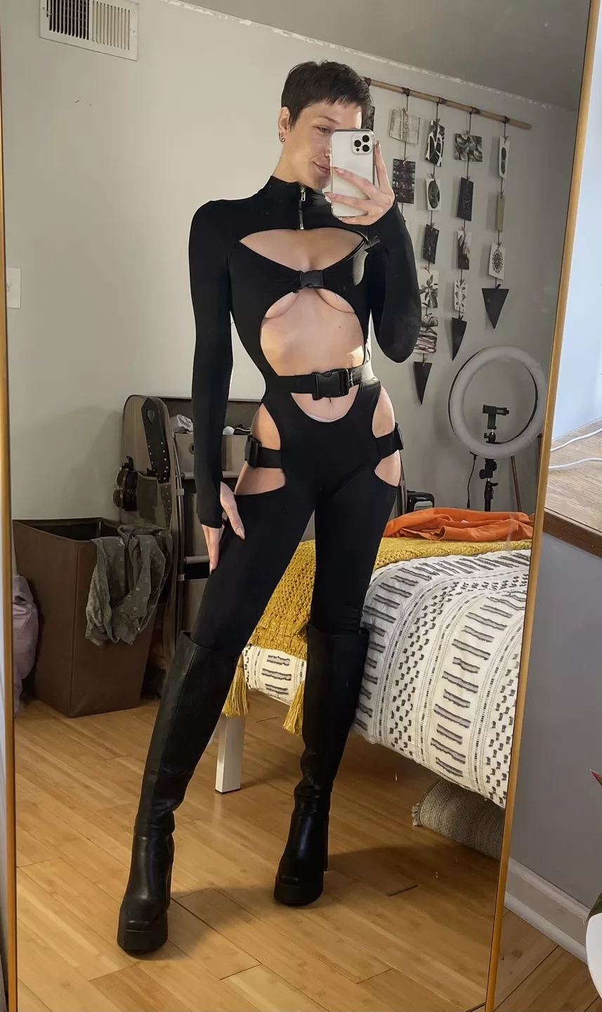 do you like fit babes in bodysuits?