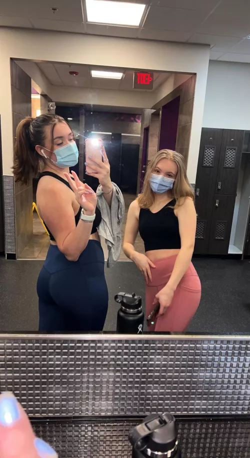 Do you like girls in leggings? (F20)