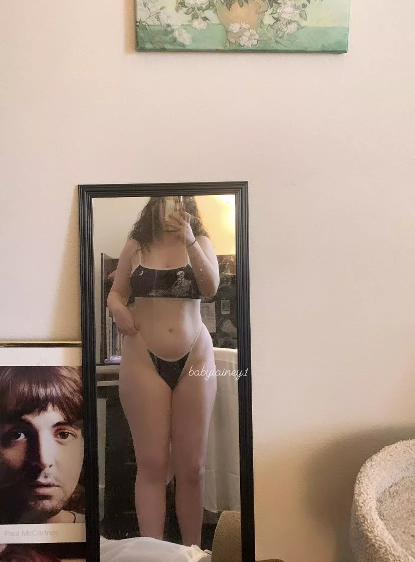 do you like girls with hip dips?