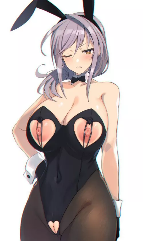 Do you like her outfit?