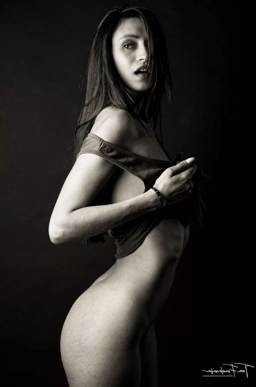 Do you like how horny I am?😉 I can't wait any longer and I caress myself.💥😋 Are you ready to caress and fuck me?🍆🔥 More in Link Below