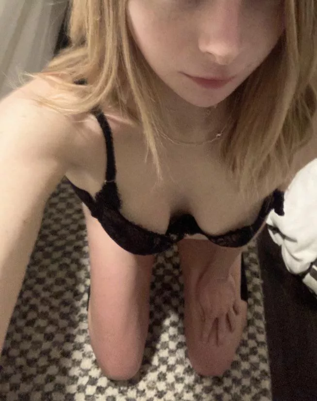 Do you like little teens to be on their knees? 18 😛🙈