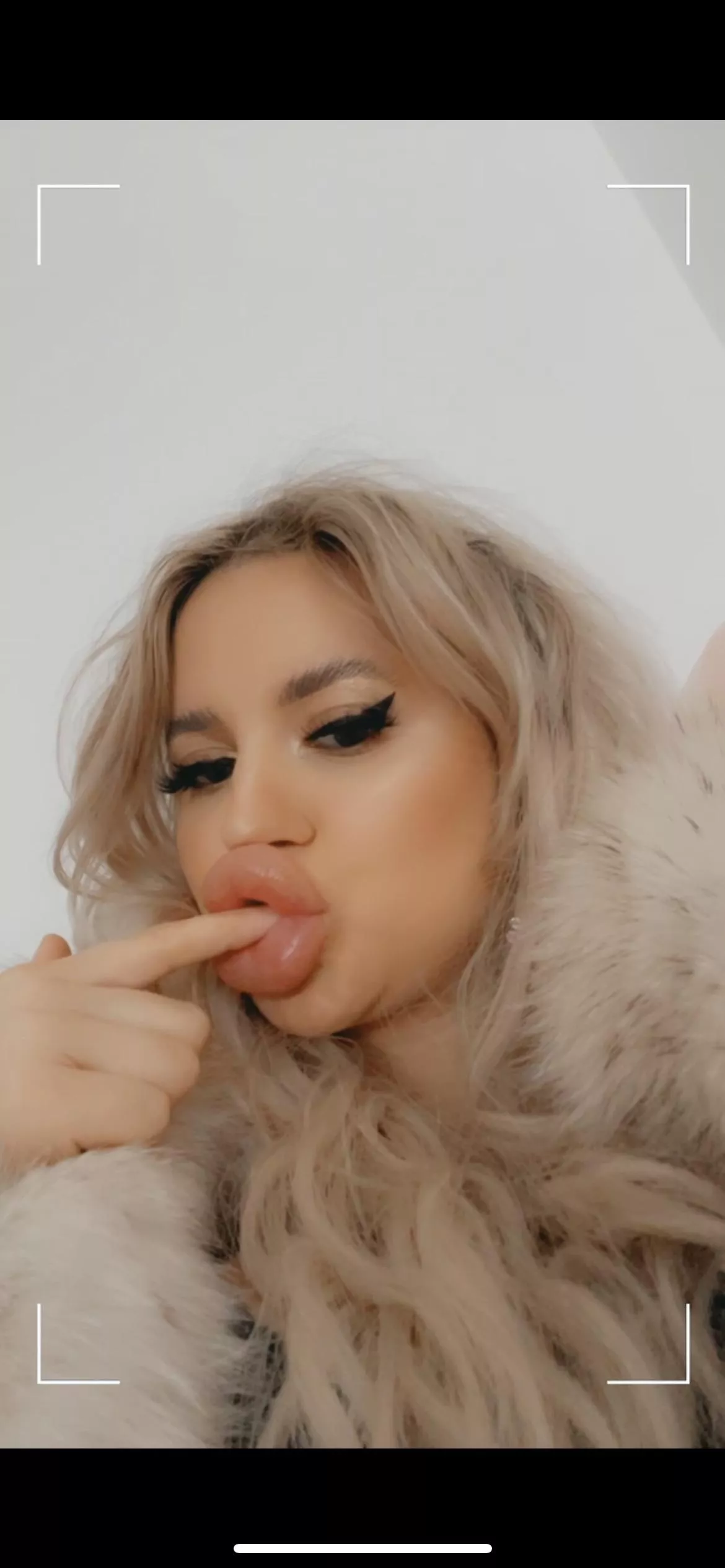 Do you like my big lips ? 🥰🥰