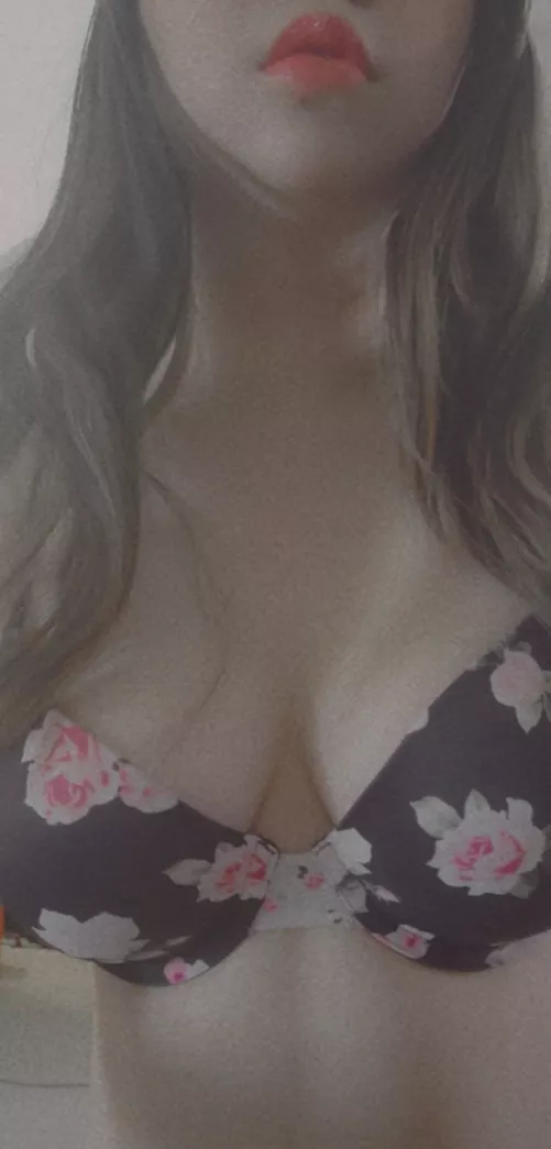 Do you like my bra? 🥺