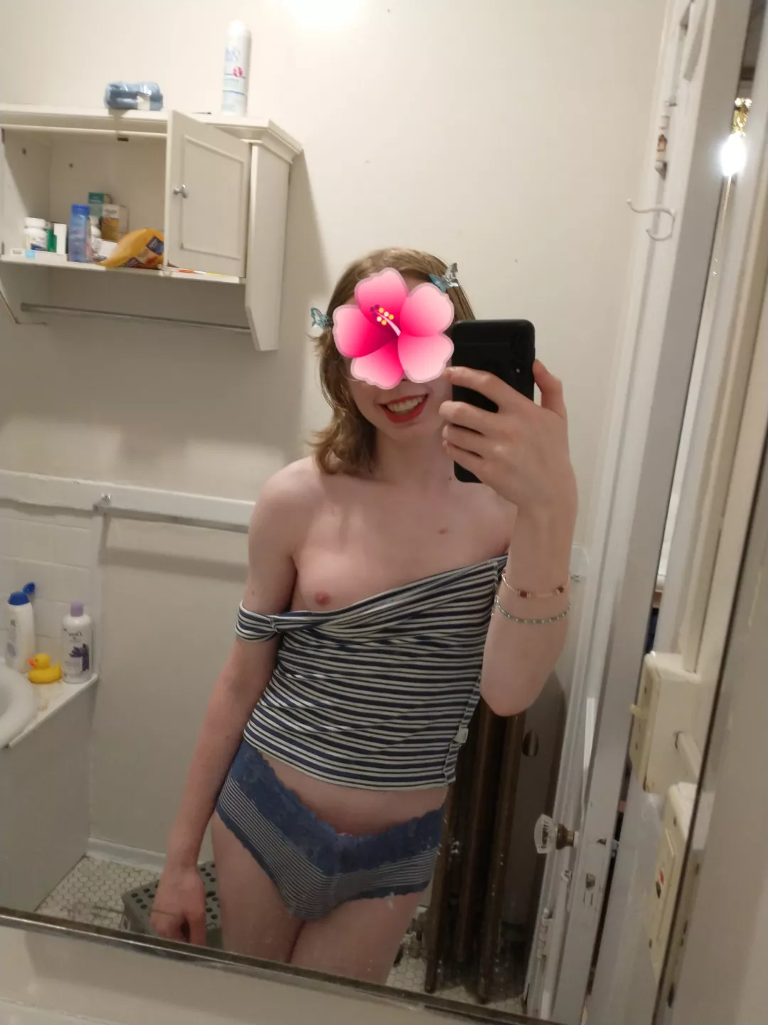 Do you like my bulge? 🥺😉