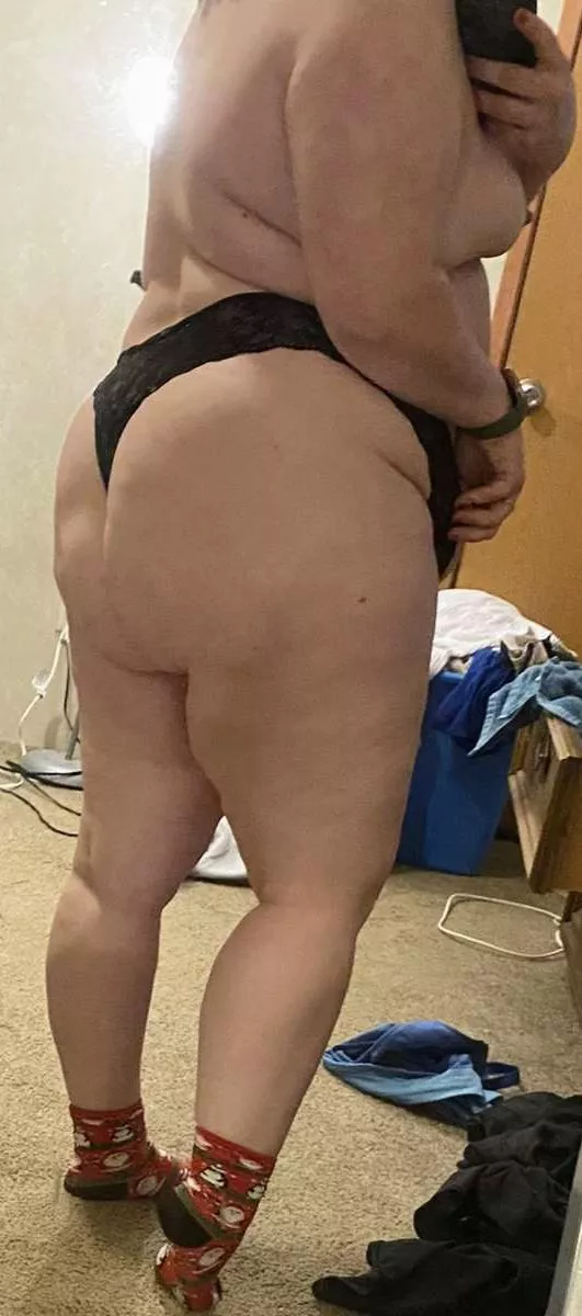 Do you like my Christmas socks? 😘