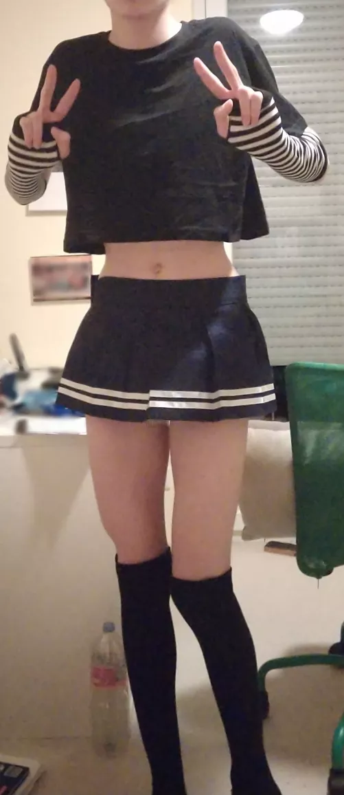 Do you like my cool new striped gloves? :3