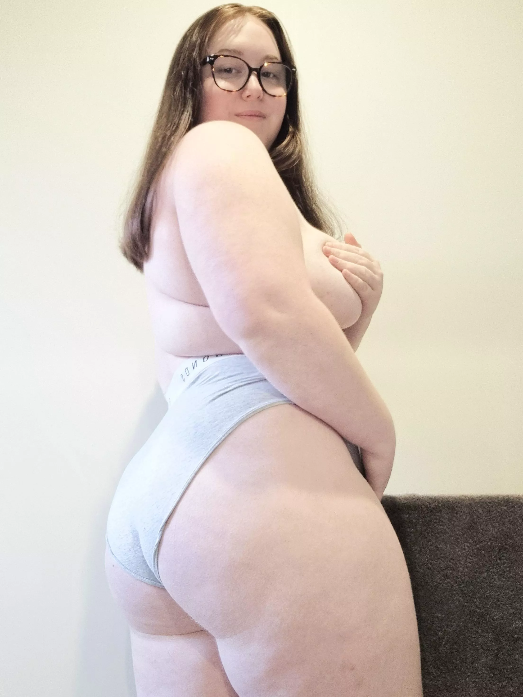 Do you like my curves?😘