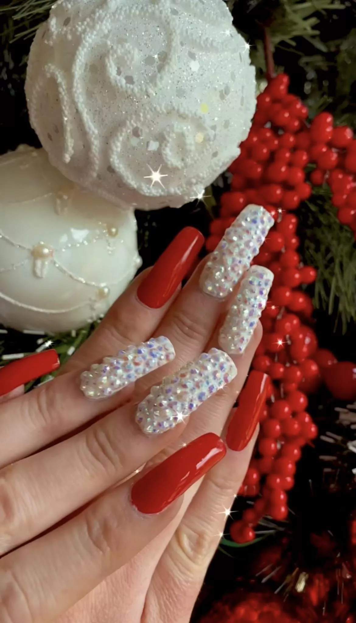 Do you like my festive fingers perfect to scratch you ? Do you like my festive fingers perfect to scratch you ?