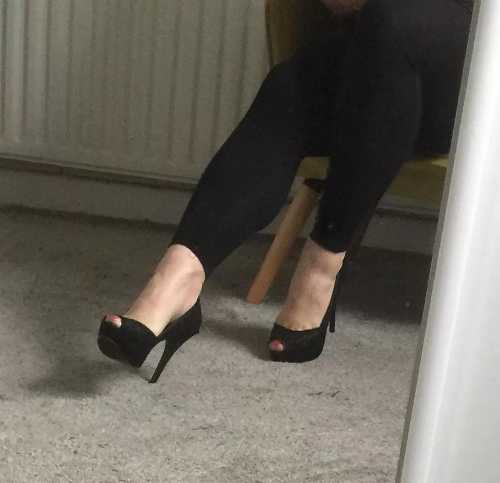 Do you like my heels ☘️