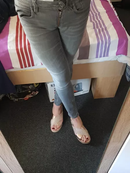 Do you like my legs? 😁