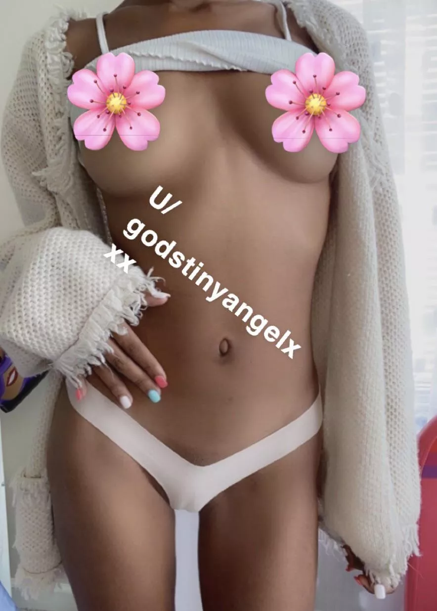 do you like my little camel toe? 🥰 do you like my little camel toe? 🥰