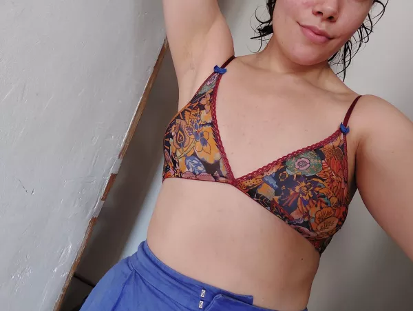 Do you like my little outfit ?