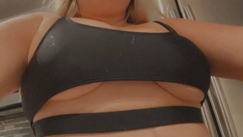 Do you like my new bathing suit top? Someone spoil me already please.