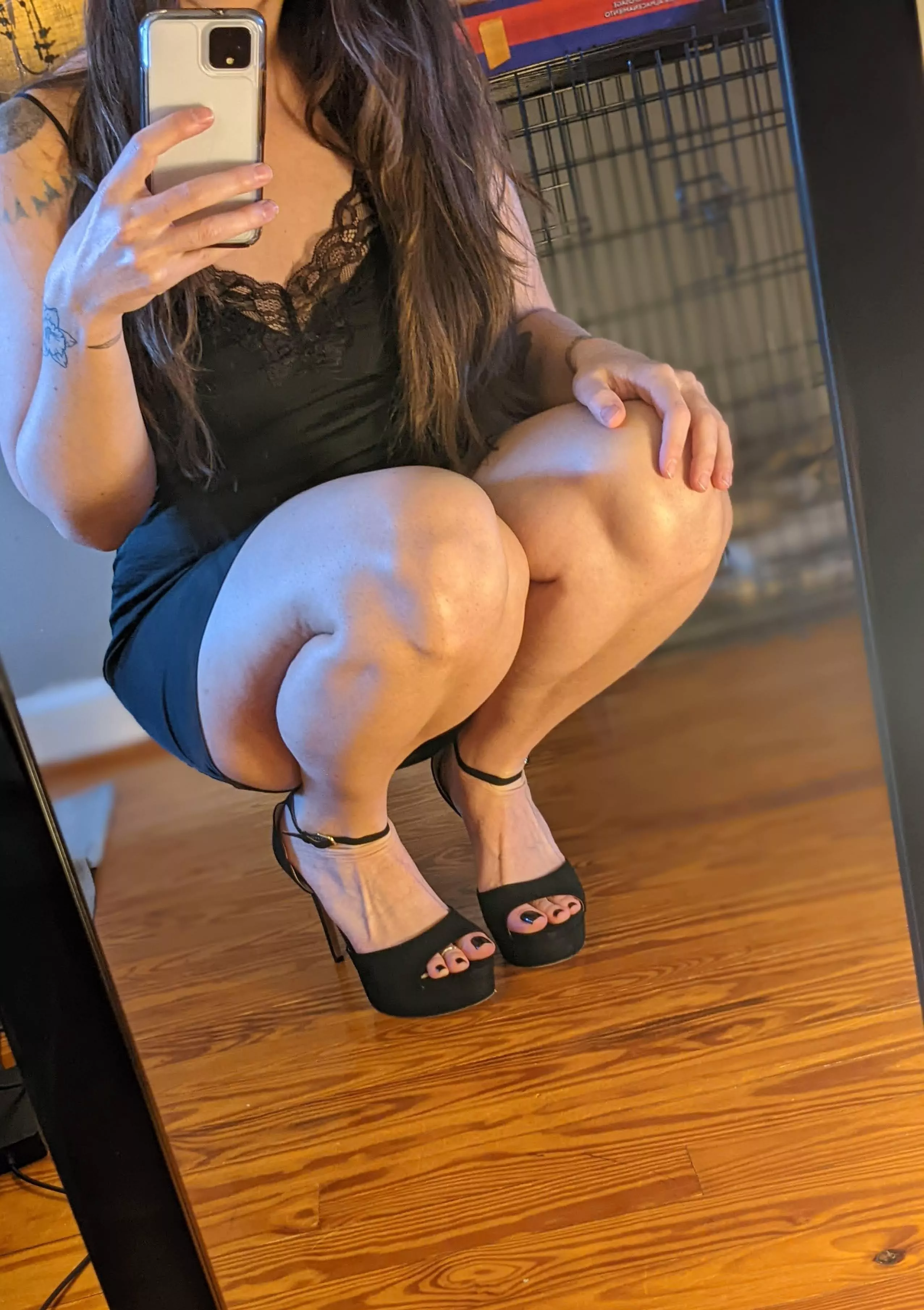 Do you like my new heels? 🖤