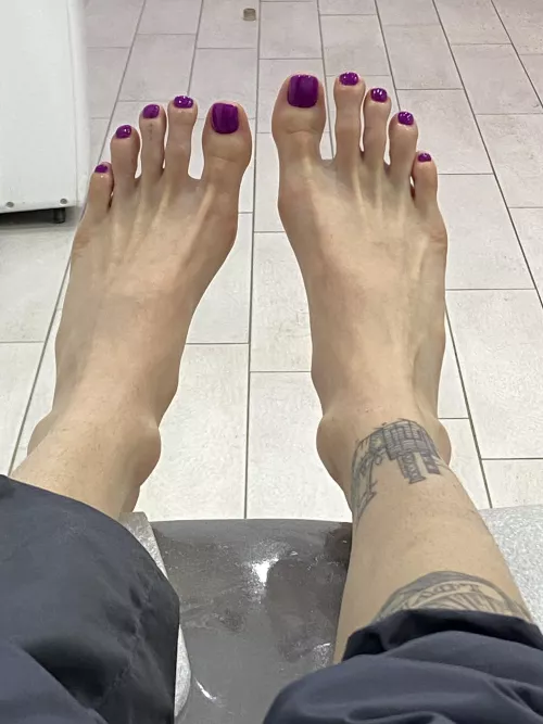 Do you like my new pedi ?)