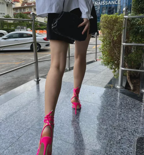 Do you like my new shoes? 👠💖