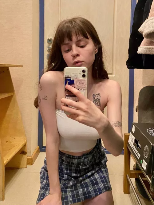 Do you like my outfit?😇