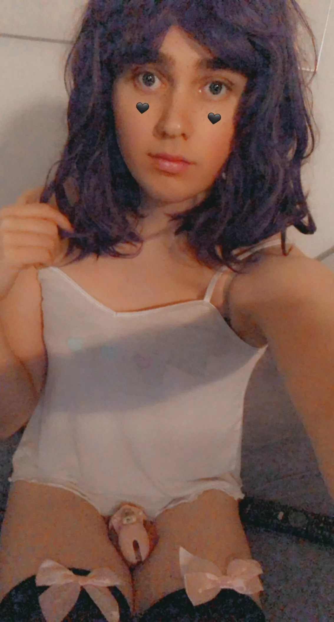 Do you like my pink cage? 💅🏻🥺