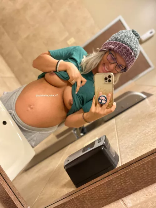 Do you like my preggo body?