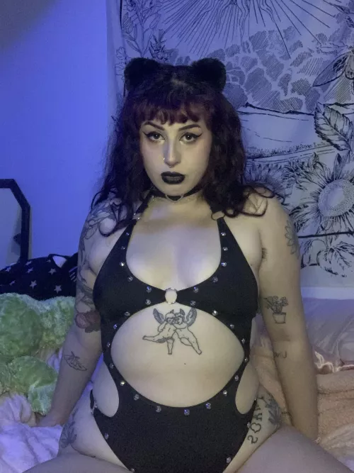 do you like my pretty makeup, baby?