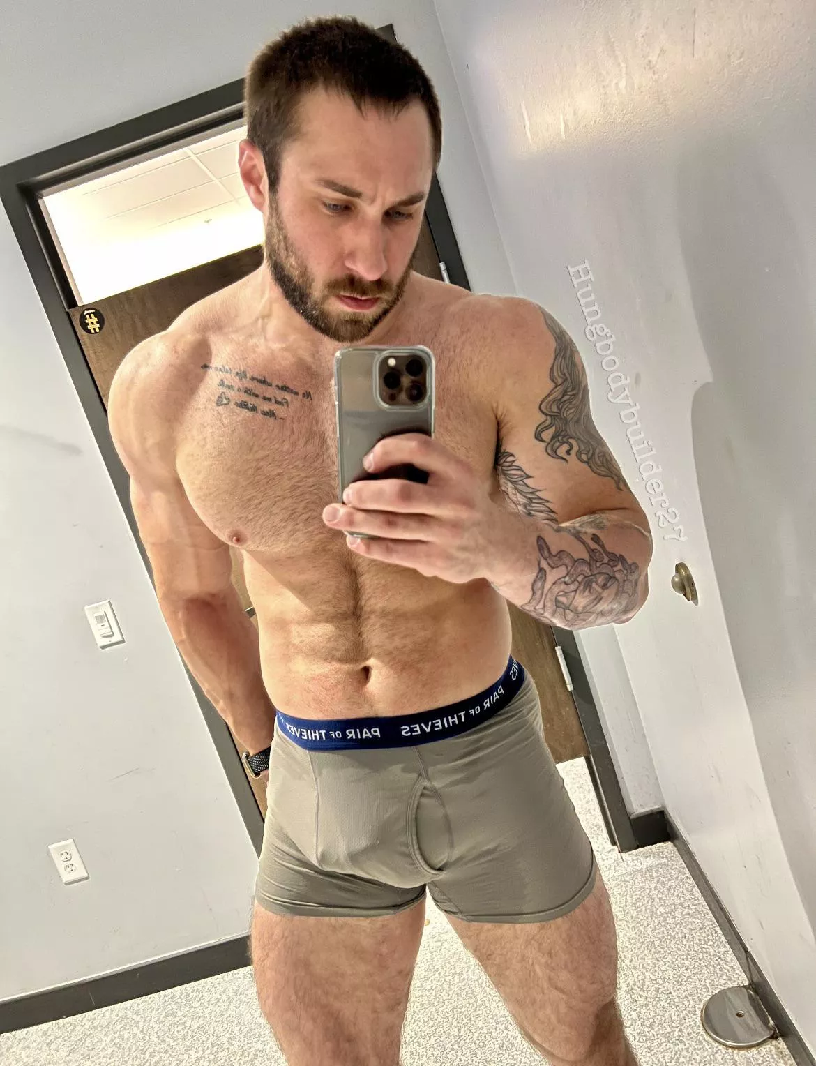 Do you like my sweaty bulge after chest day? Do you like my sweaty bulge after chest day?