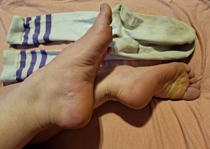 Do you like my sweaty soles? ❤
