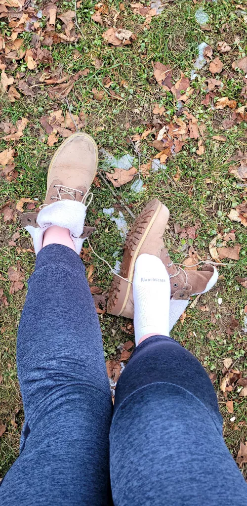 Do you like my white socks? βοΈβοΈπ