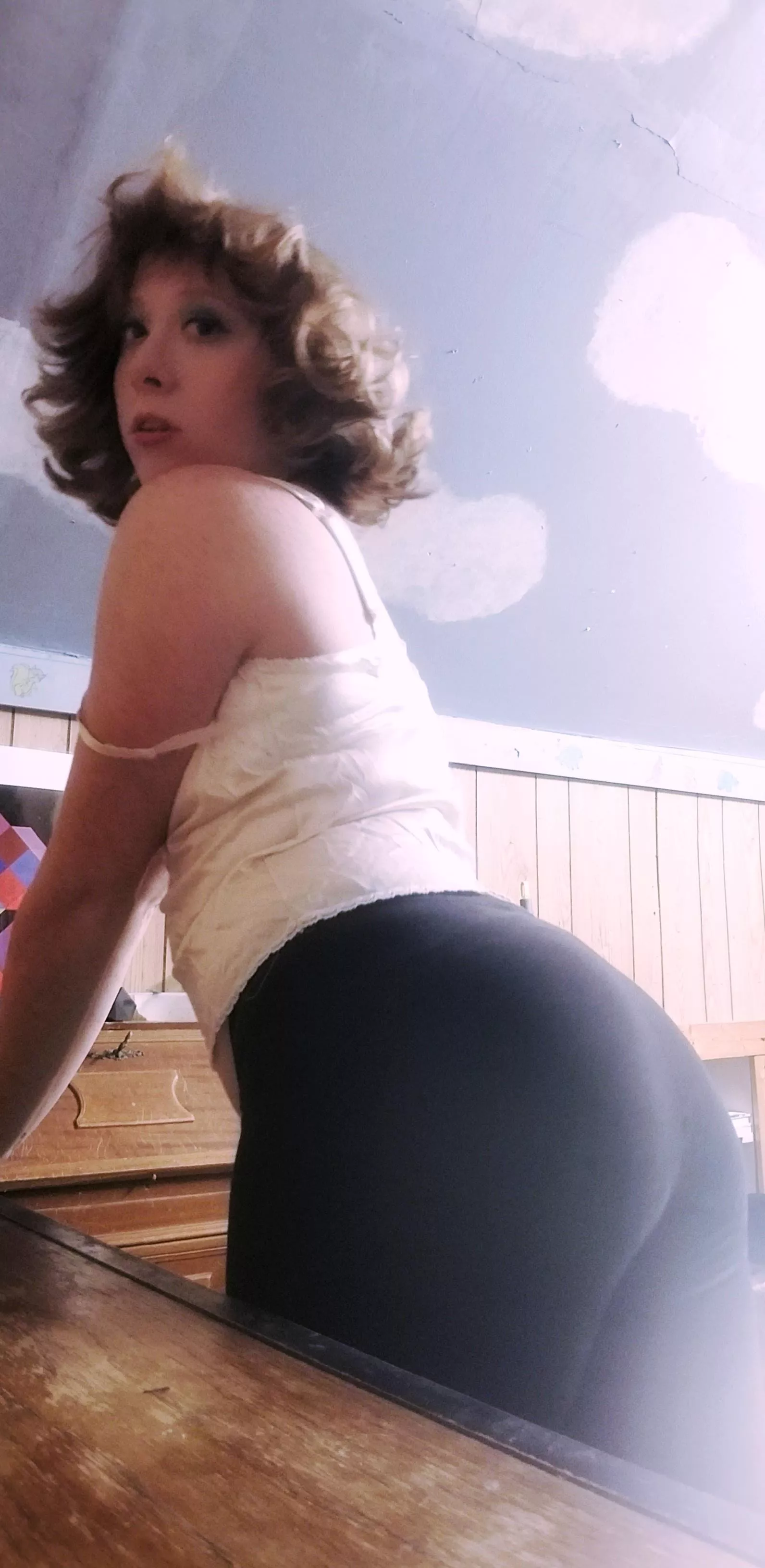 Do you like that 70s look? (25F)