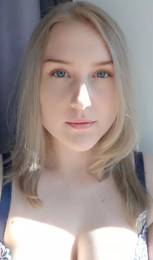 Do you like the color of my eyes? [F21]