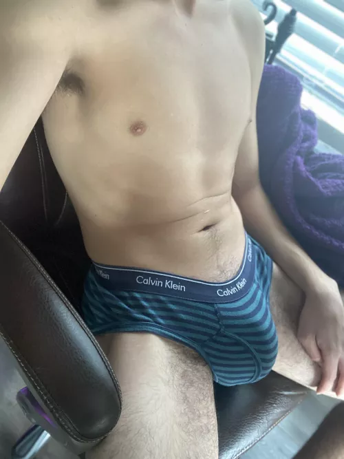 Do you like the way my bulge bulges?