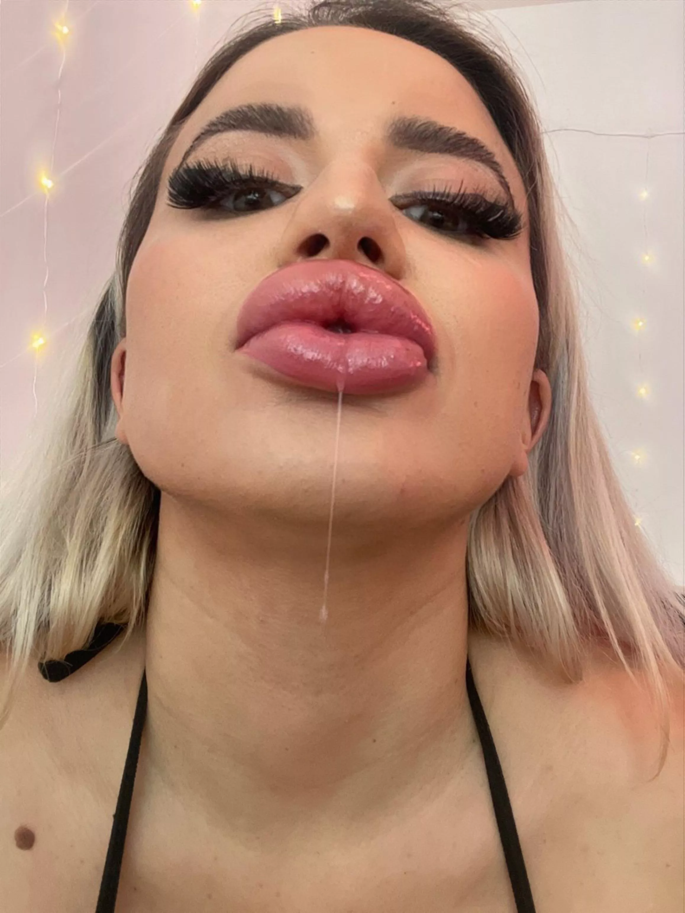Do you like these big juicy lips ? 😈 Do you like these big juicy lips ? 😈