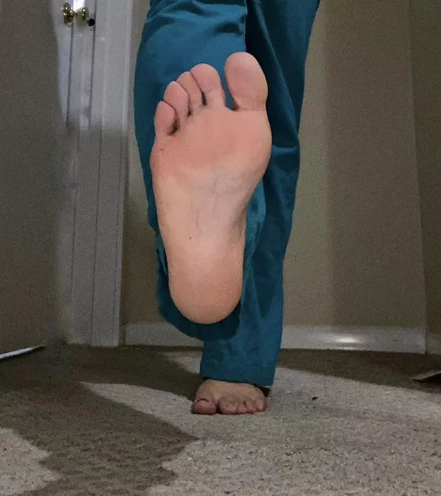 Do you like this nurses sweaty feet?😏