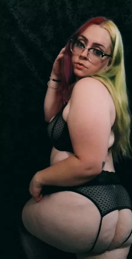 Do you like this pair on me? π₯Ίπ