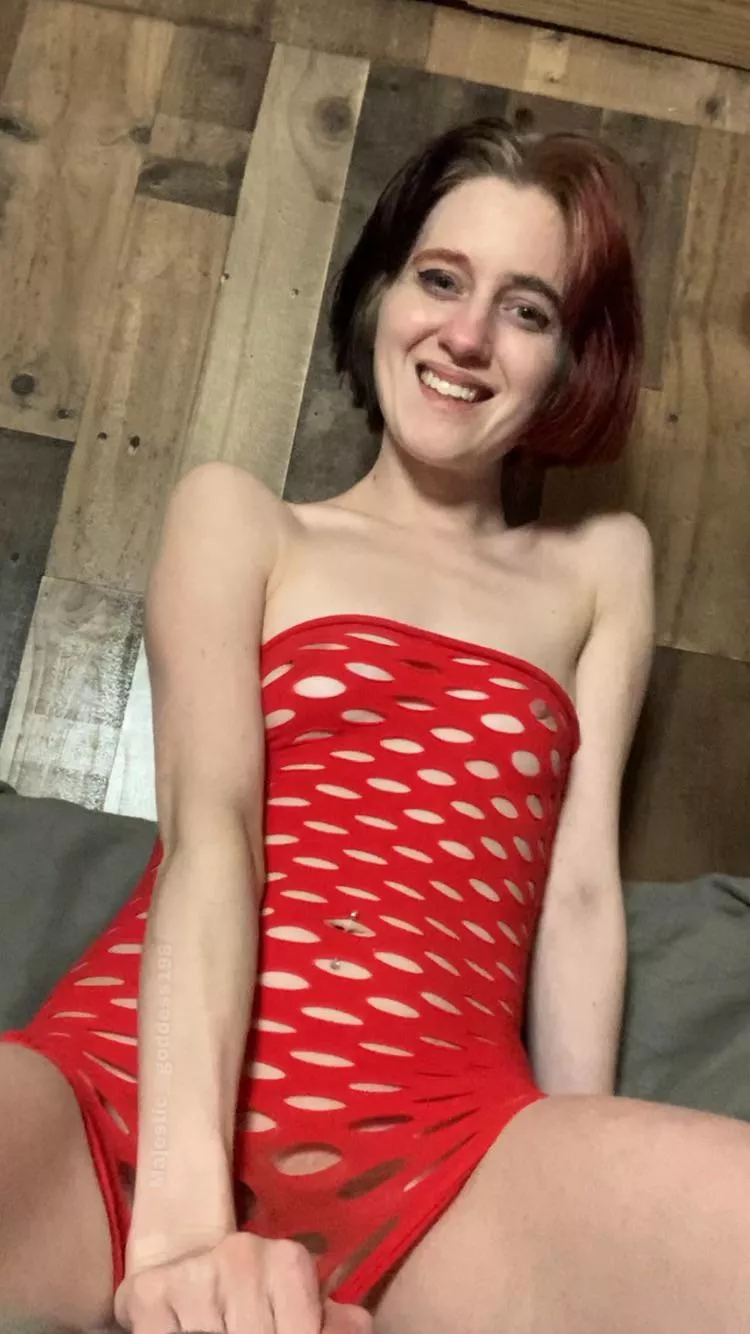 Do you like this red dress as much as I do? I’m feeling so sexy in it