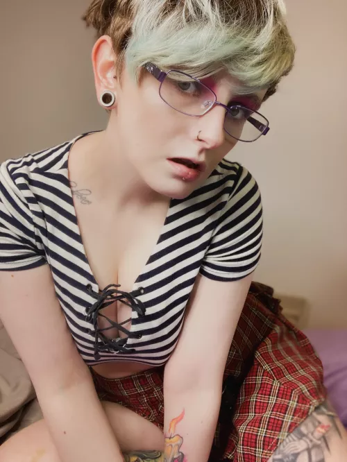 do you like your emo girls in glasses?