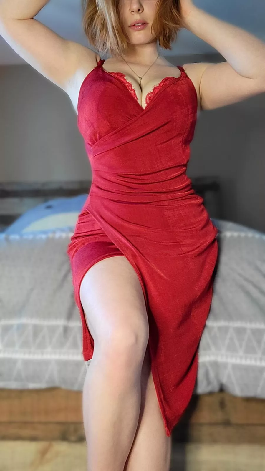 Do you like your redheads dressed in red? 💋