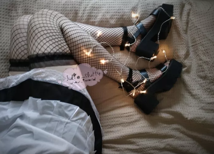 do you love my feet in lights? 💞✨