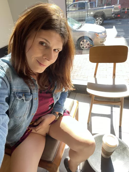 Do you prefer caffeine, what’s under my dress or both ☕️39F☕️