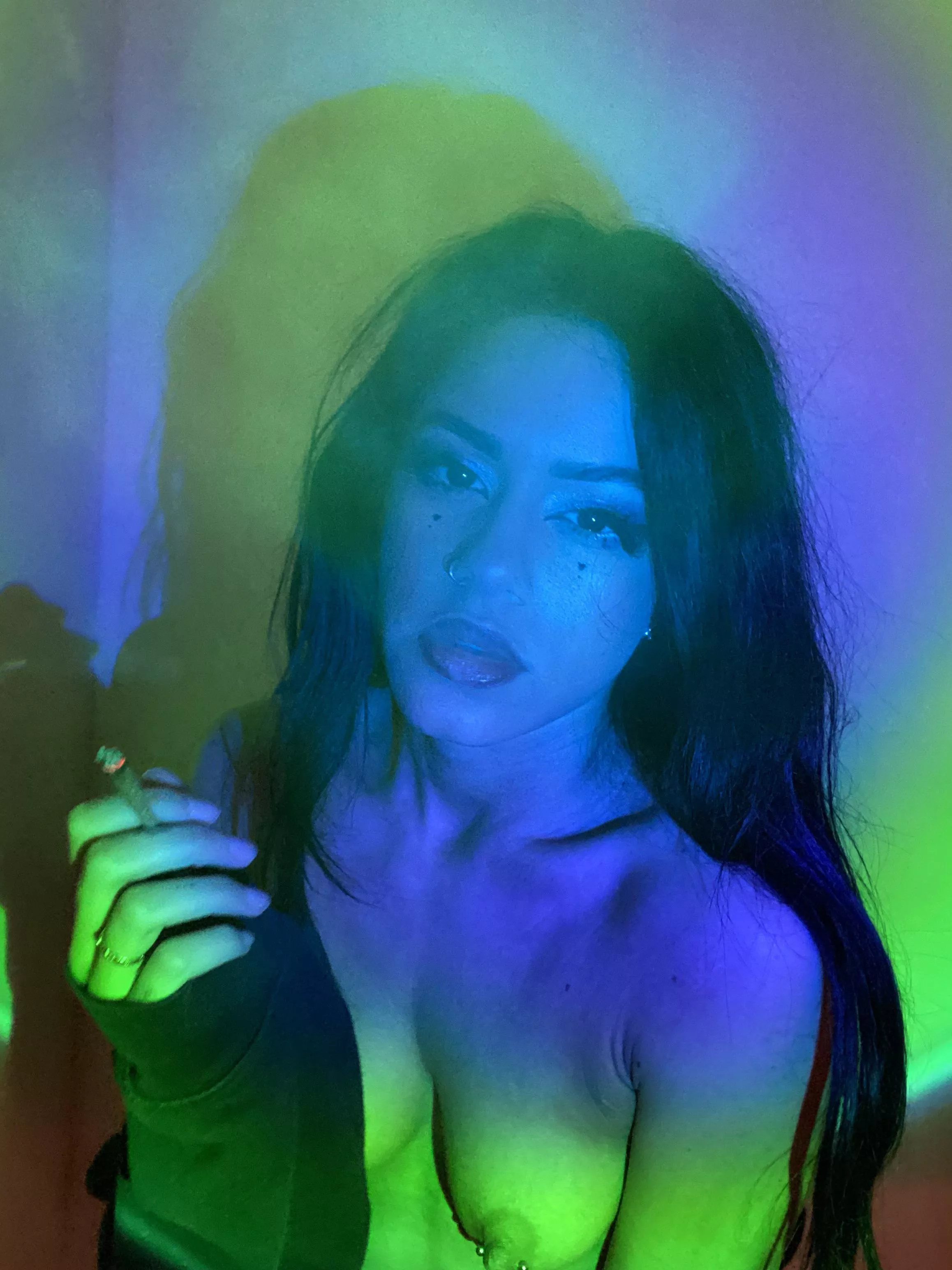 do you prefer indica or sativa? 👀 [f]