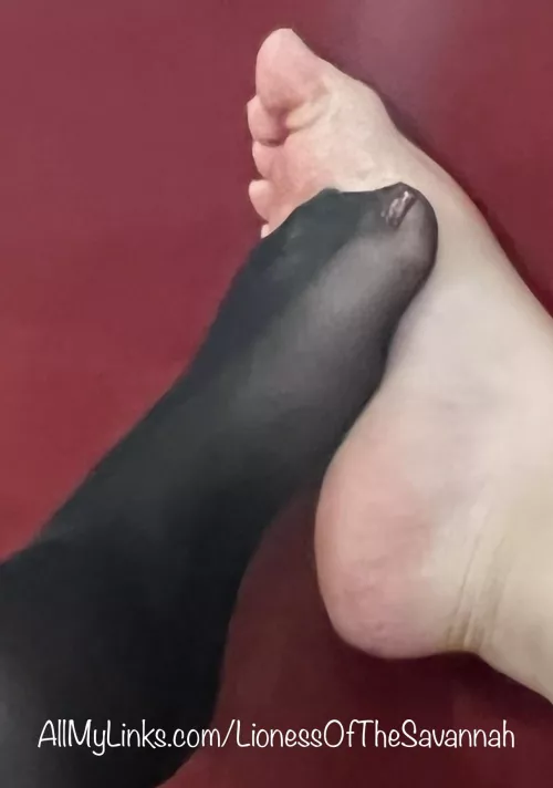 Do you prefer Stockings Sunday or Sole Sunday? π Hereβs a bit of both for you! π
